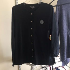 Lady’s relaxed fit button up